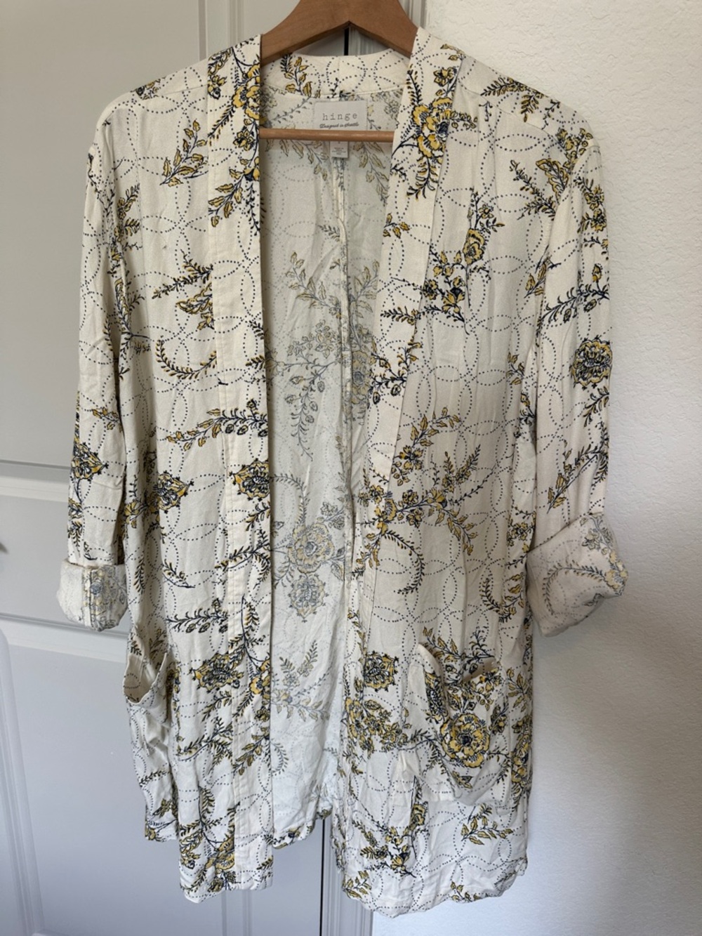 Hinge Lightweight Floral Kimono S White Green with Yellow & Black